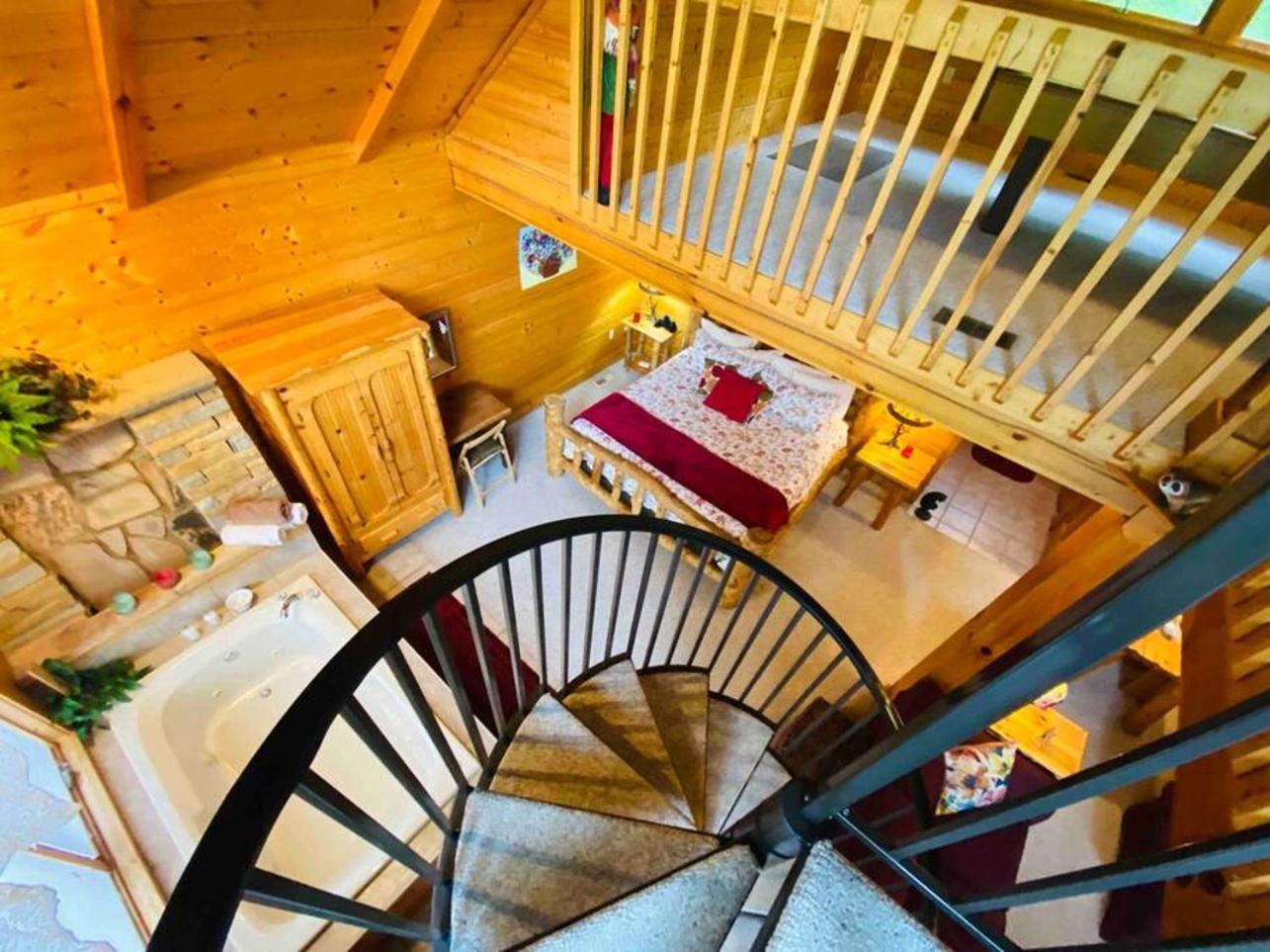 Romantic, Honeymoon Cabin In The Smokies! Гатлінбург Екстер'єр фото