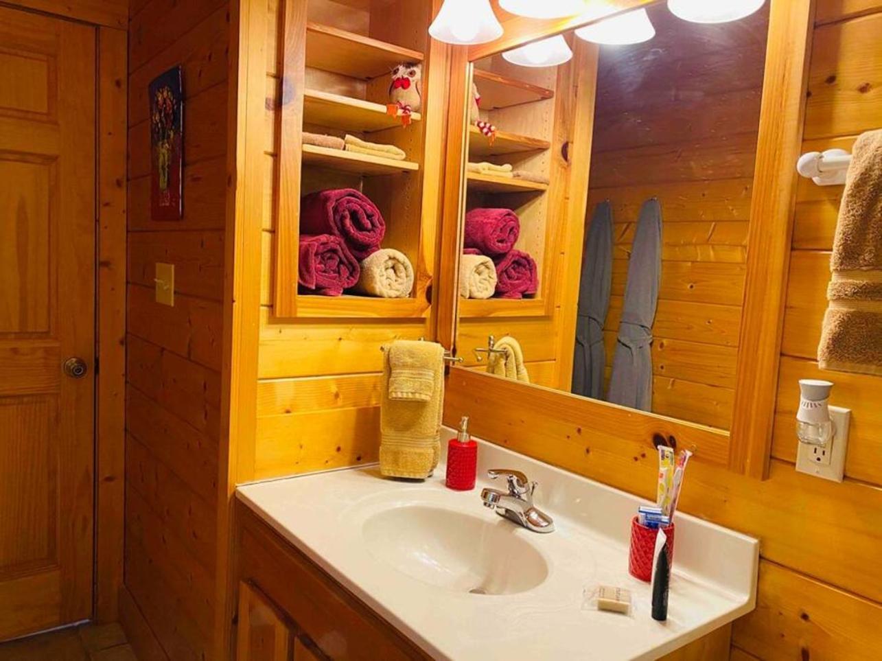 Romantic, Honeymoon Cabin In The Smokies! Гатлінбург Екстер'єр фото