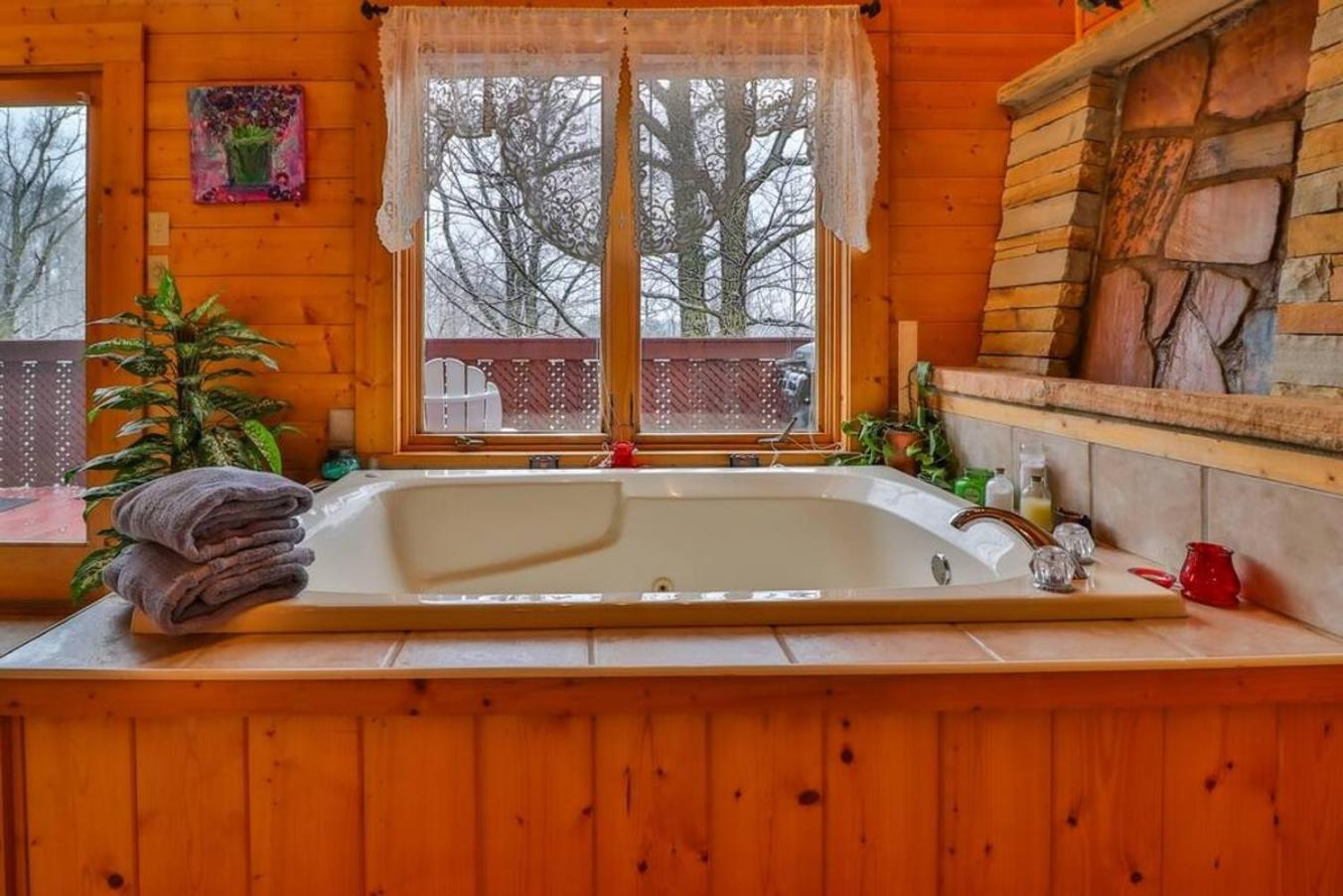 Romantic, Honeymoon Cabin In The Smokies! Гатлінбург Екстер'єр фото